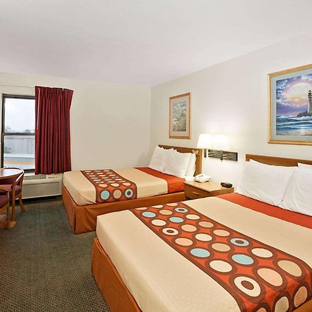 Hotel Super 8 By Wyndham Hampshire Il Esterno foto