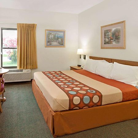 Hotel Super 8 By Wyndham Hampshire Il Esterno foto