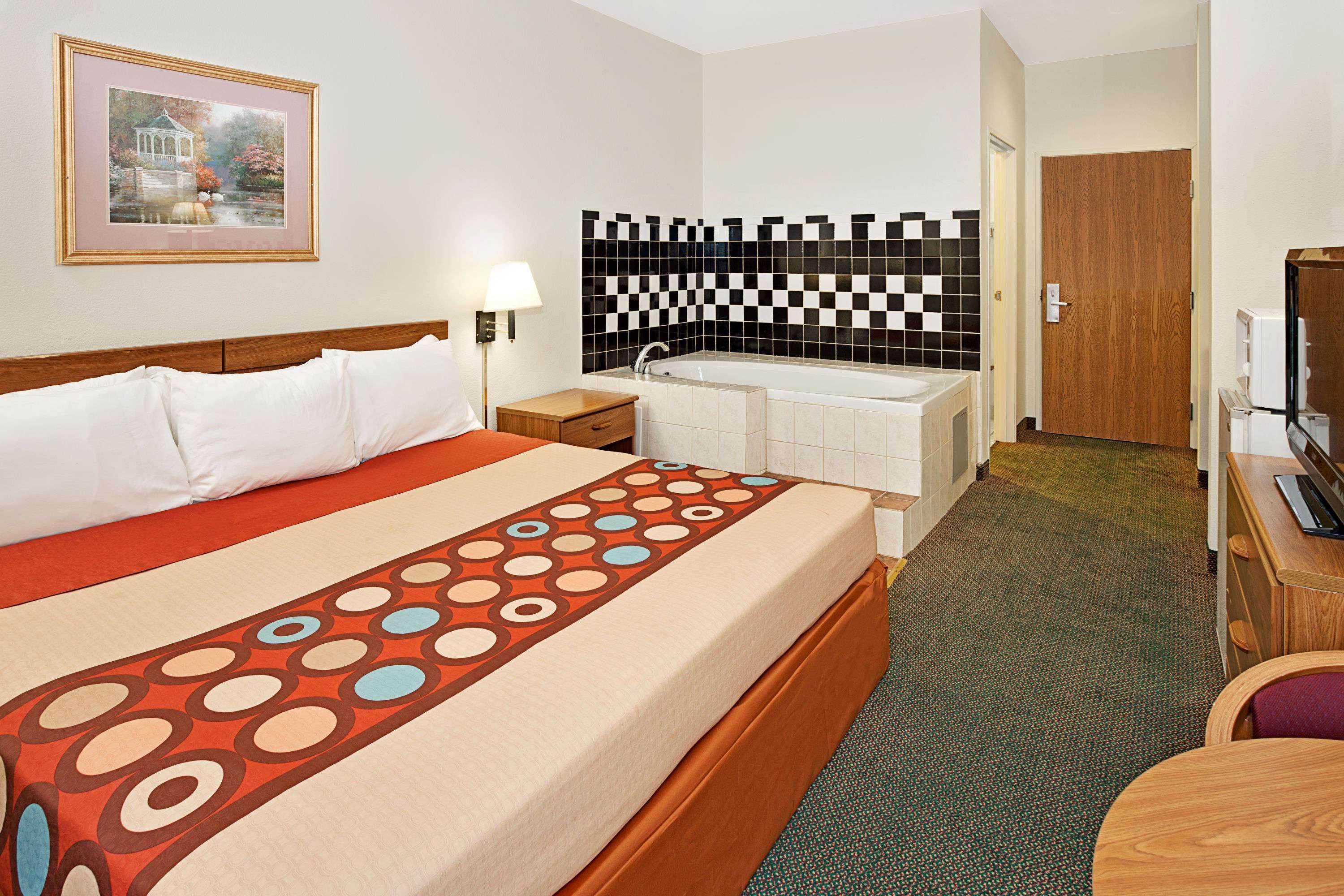 Hotel Super 8 By Wyndham Hampshire Il Esterno foto