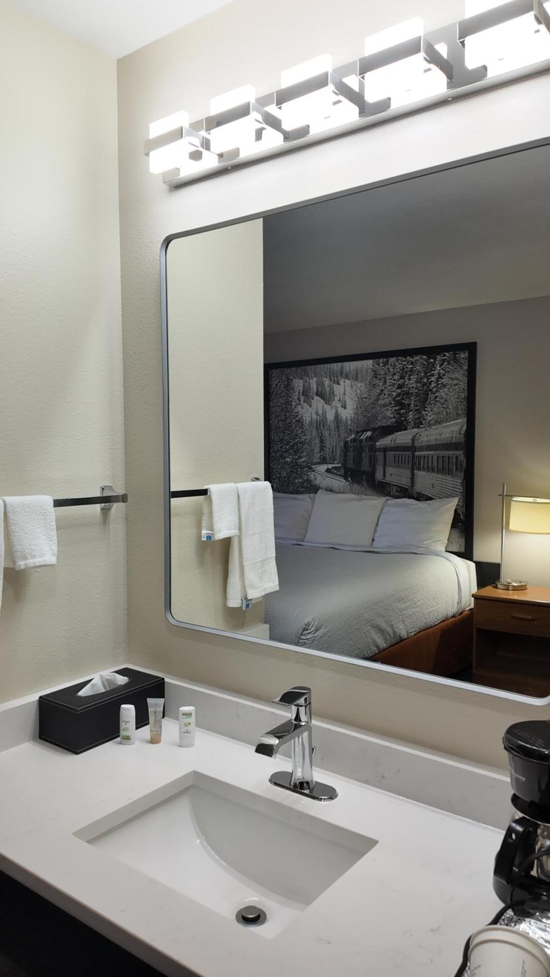 Hotel Super 8 By Wyndham Hampshire Il Esterno foto