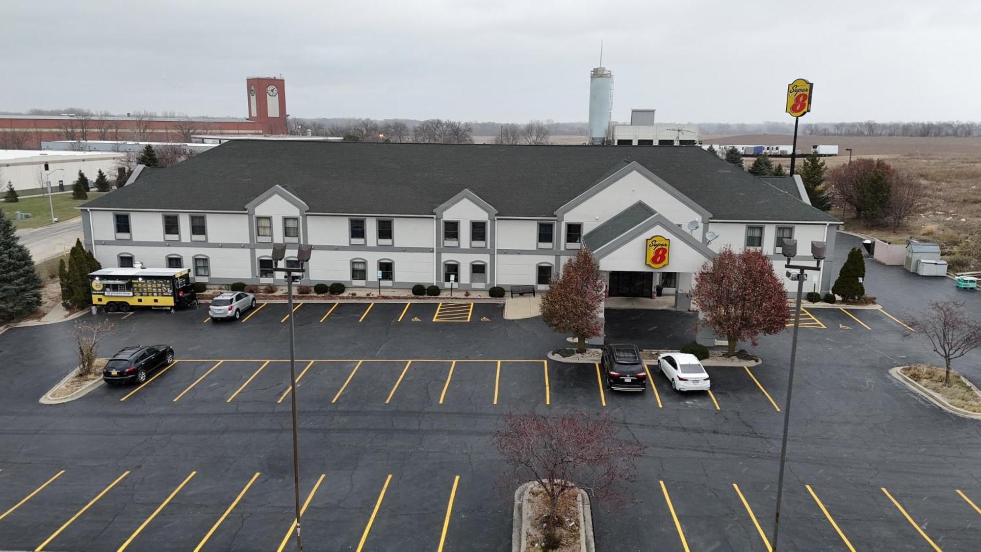 Hotel Super 8 By Wyndham Hampshire Il Esterno foto