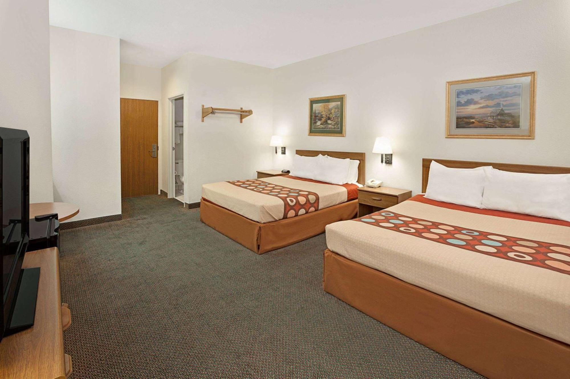 Hotel Super 8 By Wyndham Hampshire Il Esterno foto